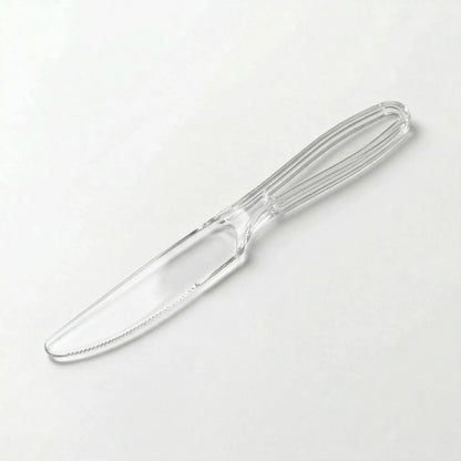 A Clear Plastic Knives 1000 Pack, featuring serrated-edge disposable knives ideal for takeaway meals, is displayed on a plain white surface.